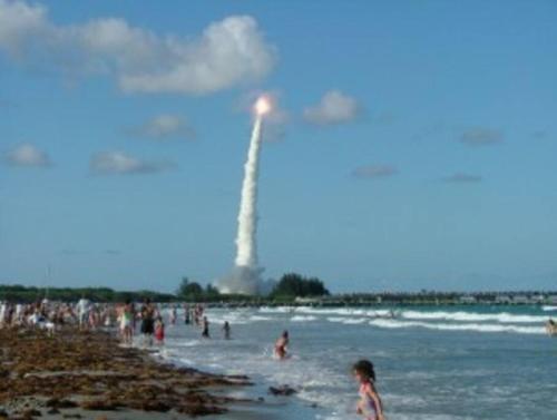 Gambar di galeri bagi Surf Drive - Ultimate Beach Getaway for Families di Cocoa Beach