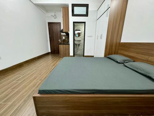 Un pat sau paturi într-o cameră la Studio Chip Min House