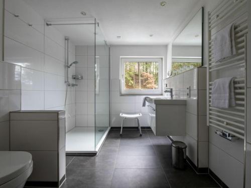 A bathroom at Panorama Modern retreat