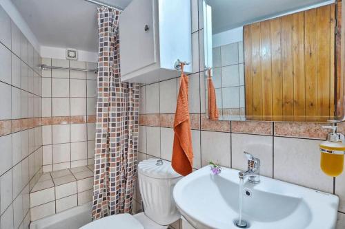 Ένα μπάνιο στο Little Red in Green