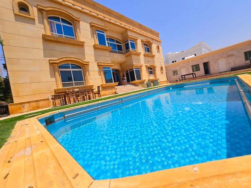 Swimming pool sa o malapit sa Private Room For Guests in Dubai