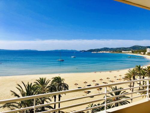 T3 FRONT de mer dernier étage vue mer Petit havre de paix pour vos vacances Emplacement unique vue mer panoramique à 180 degrés pour ce T3 en face de la plage front de mer vue sur les iles 5 et dernier étage avec ascenseur