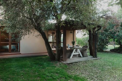 Ein Garten an der Unterkunft Podere Conte Gherardo