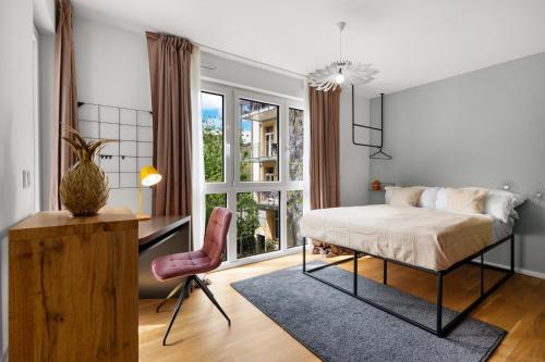a bedroom with a bed and a window at Jungle Deluxe Suite - Parken Balkon Jumanji TV in Offenbach