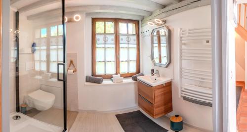 Koupelna v ubytování Aux Passiflores