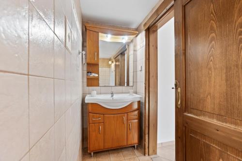 Bilik mandi di Sea view villa Stelios with Private pool Near the beach