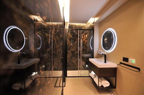 a bathroom with two sinks and a shower at Emesh Boutique Suite in Agrigento