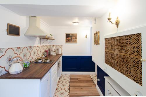 a kitchen with blue and white walls and wooden counter tops at The Great Wave, appartement calme avec terrasse et parking gratuit in Ban-Saint-Martin