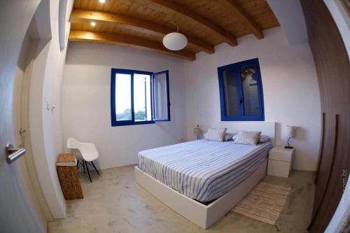 a bedroom with a bed and a window at Can Javi de Palma - Amazing villa with swimming pool in La Mola