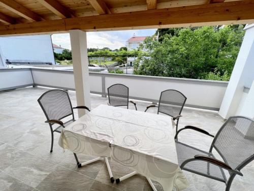 Evergreen & Pinky Apartments close to the Beach