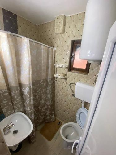 Un baño de Violit Apartments&Restaurant