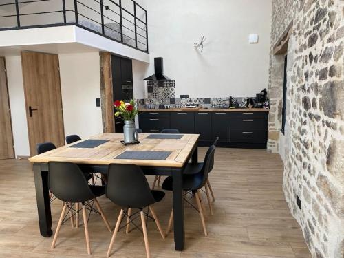 Kuchyň nebo kuchyňský kout v ubytování L’ atelier de Lulu, gîte pour 6 personnes