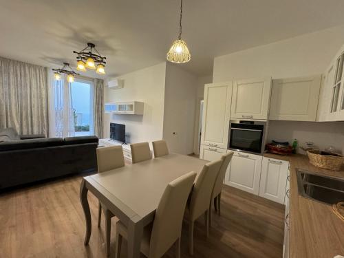 Köök või kööginurk majutusasutuses Sun Hill Green Coast, Palase