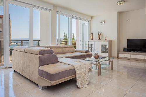 AP 6+2 in one of the most luxury building in Omis