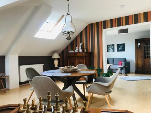 a living room with a chessboard and a table and chairs at Ferienwohnung Villa Grützner in Freital