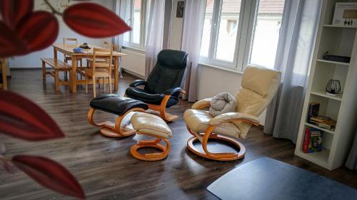 a living room with four chairs and a table at Gemütliche Wohnung 80qm - viele Ausflugsziele in Vöhrenbach