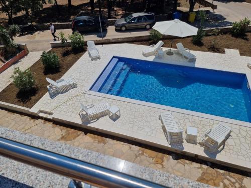 Kolam renang di atau dekat dengan Rooms Gordy in the Center Novalja with Pool