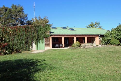 Gîte Montbrugnaud: \"les trois chênes\"
