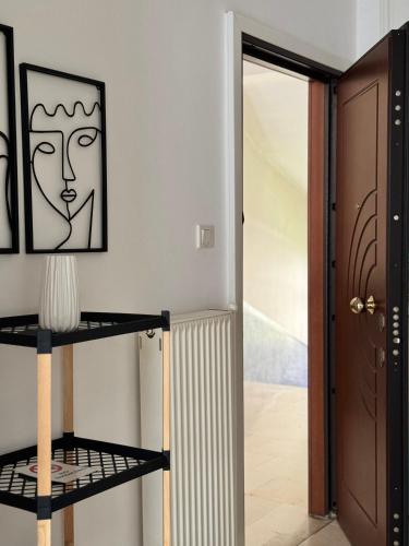 Cozy Athena Apartment