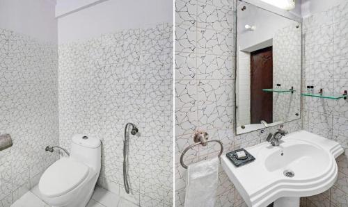 y baño con lavabo, aseo y espejo. en Ranthambore Resort en Sawāi Mādhopur