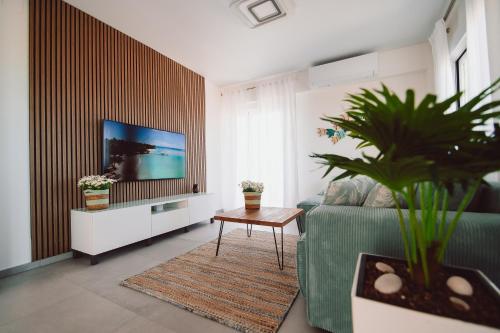 En tv och/eller ett underhållningssystem på Apartamento Perla de Mar