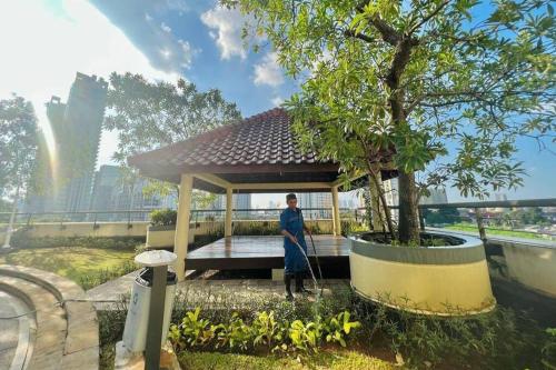 Κήπος έξω από το Wonderful Escape South Jakarta - 3BR - Standard apt with luxury facilities and netflix