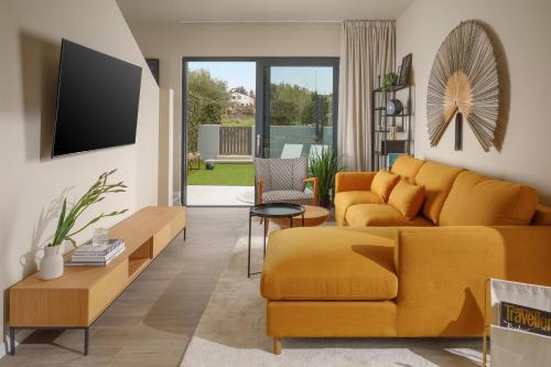 CASA BELLA VITA - 3 Bedrooms,Large Private SWIM SPA and Entertainment Room
