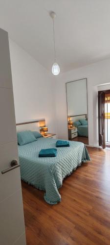 a bedroom with a bed and a large mirror at Apartamento Karmo in Carmona