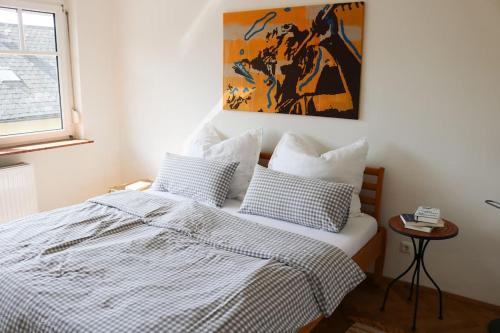 Postel nebo postele na pokoji v ubytování Ferienwohnung am Hauptplatz