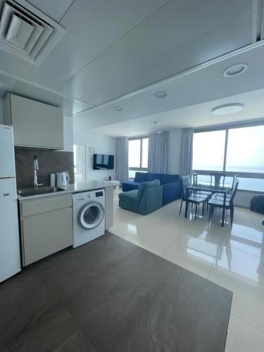 Köök või kööginurk majutusasutuses Netanya SeaView ApartHotel