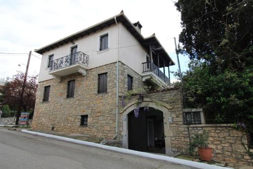 Raise Polydrosos Traditional Getaway