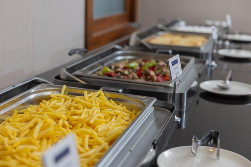 Makanan di atau berdekatan hotel