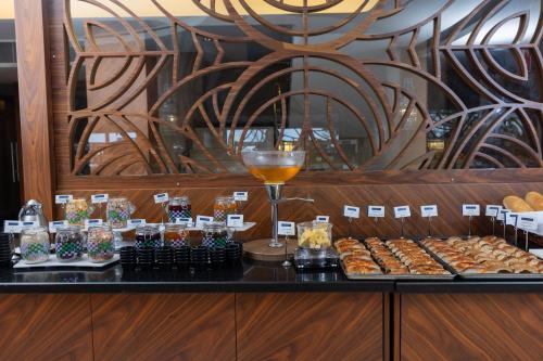Makanan di atau berdekatan hotel