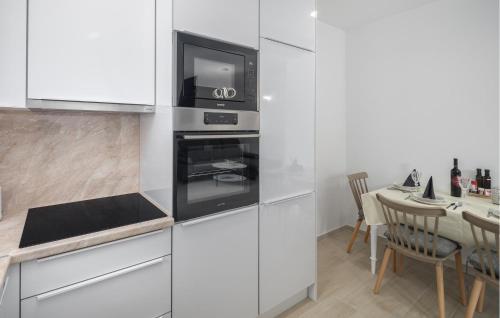 Awesome Apartment In Porec With Wifi