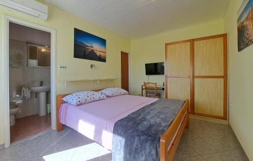 1 Bedroom Beach Front Apartment In Medulin
