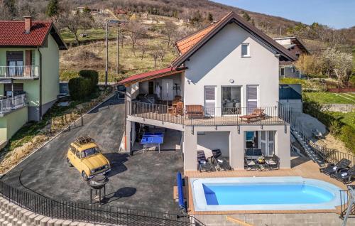 Amazing Home In Jastrebarsko With Sauna