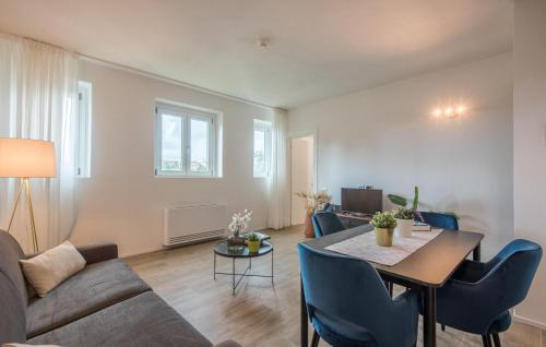 Ruang duduk di Cozy Apartment In Siena With Sauna