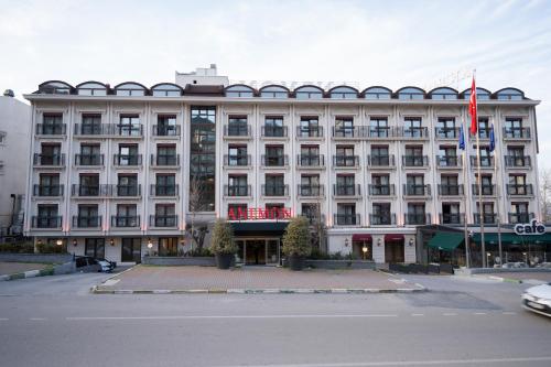 Bangunan di mana terletaknya hotel