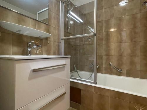 Ванна кімната в Appartement Samoëns, 2 pièces, 5 personnes - FR-1-624-44