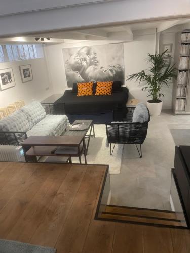 a living room with a couch and a table at Un loft de charme dans une maison atelier in Paris