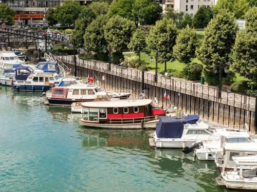 Charming 2-room flat near Paris