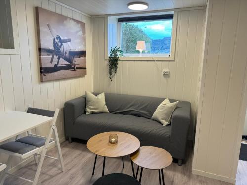 Χώρος καθιστικού στο Mini apartment in centre of Jørpeland