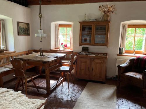 a living room with a table and a couch at Forsthartl 7 Landhausurlaub in Steinbach