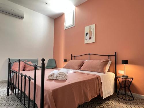 a bedroom with a bed with pink walls at M'AMA apartment 1 in Ficarazzi