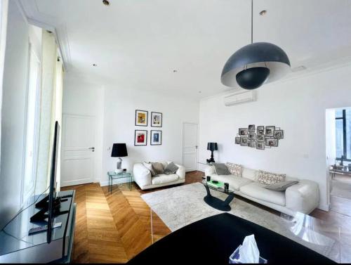 Cosy Modern AC flat