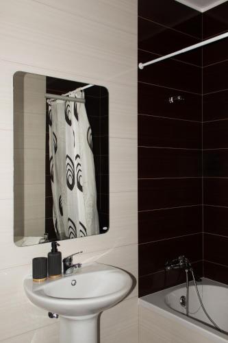a bathroom with a sink and a mirror at Quinta de Baixo in Vila Marim