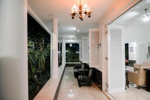 a hallway with a living room with a chandelier at Kirana Guest House Bogor in Bogor