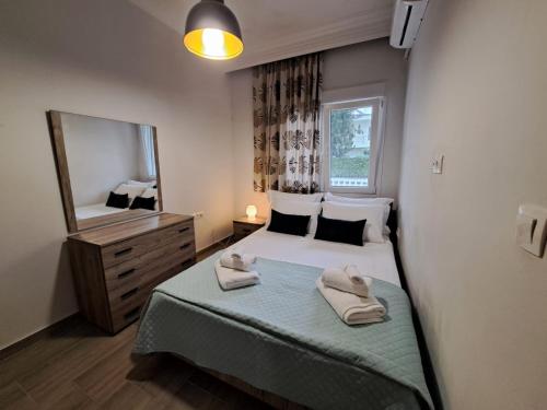 Ένα ή περισσότερα κρεβάτια σε δωμάτιο στο Antigoni's apartments