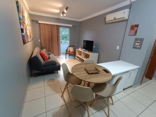Μια τηλεόραση ή/και κέντρο ψυχαγωγίας στο Flat Águas da Serra - com acesso ao rio