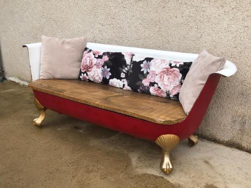 Ruang duduk di Gite de l'Ancheronne 12 couchages spa